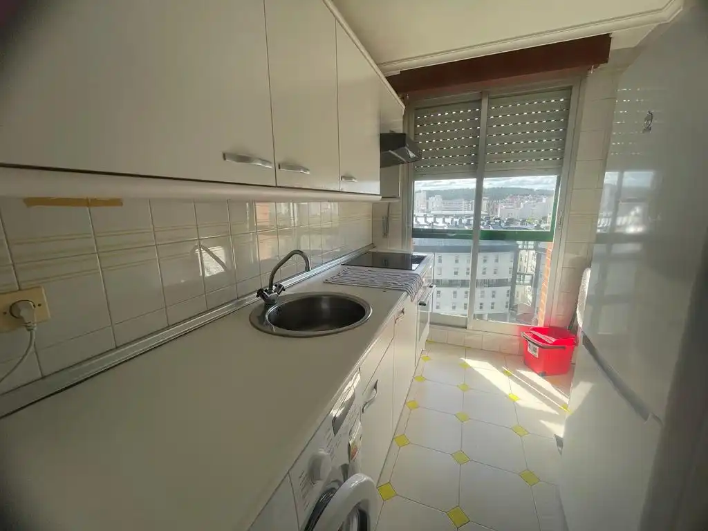 Cuina de Apartament de lloguer en Burgos amb Calefacció i Moblat