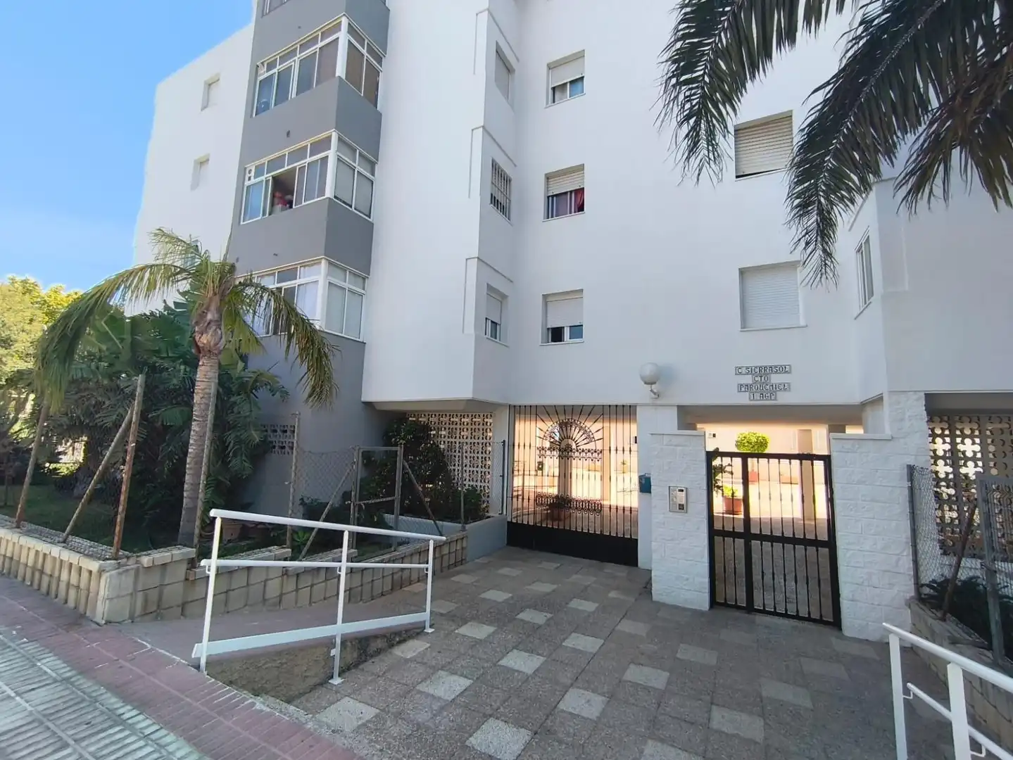 Vista exterior de Apartament en venda en Benalmádena amb Aire condicionat, Parquet i Terrassa