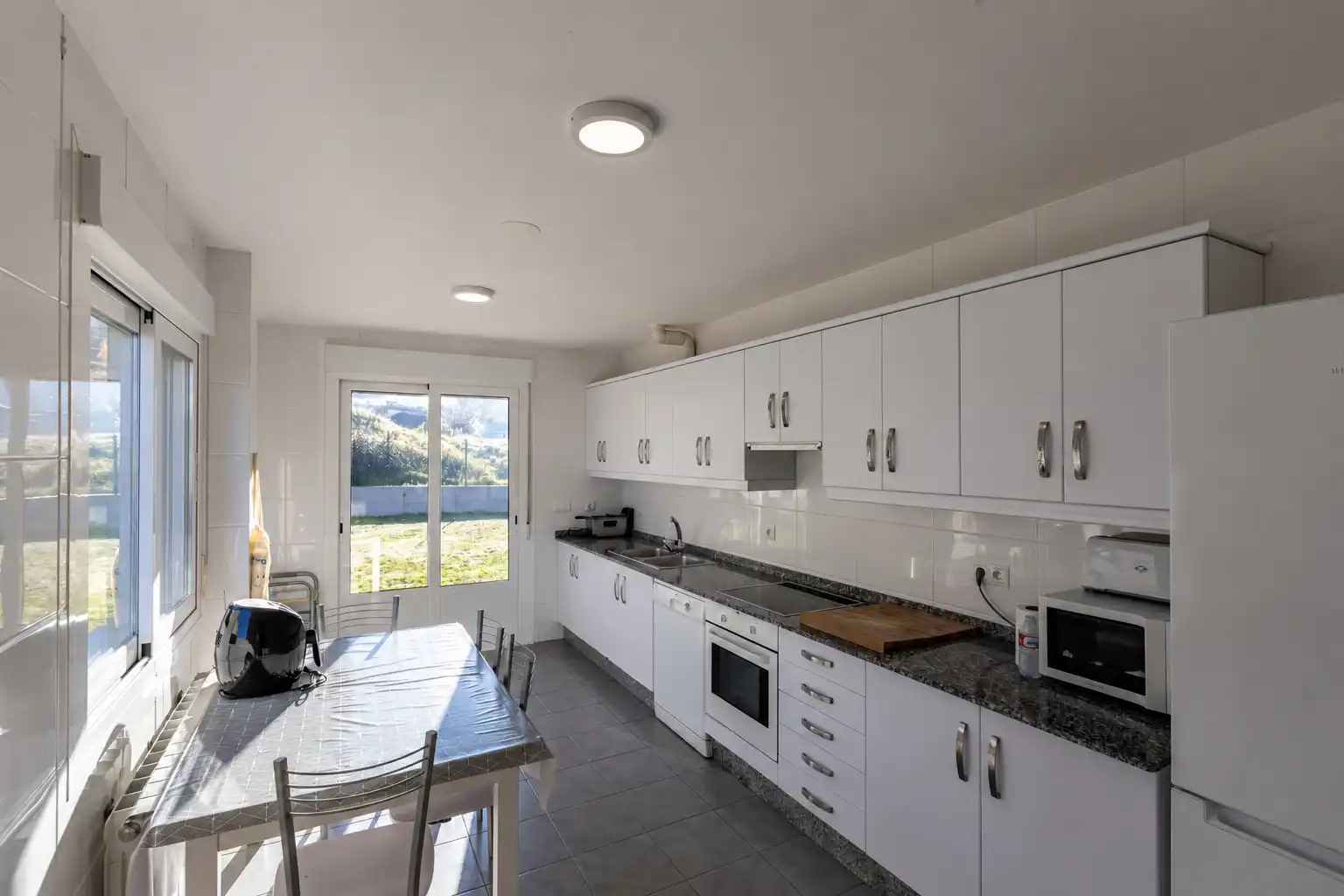 Küche von Haus oder Chalet zum Verkauf in Sanxenxo mit Heizung, Privatgarten und Parkett
