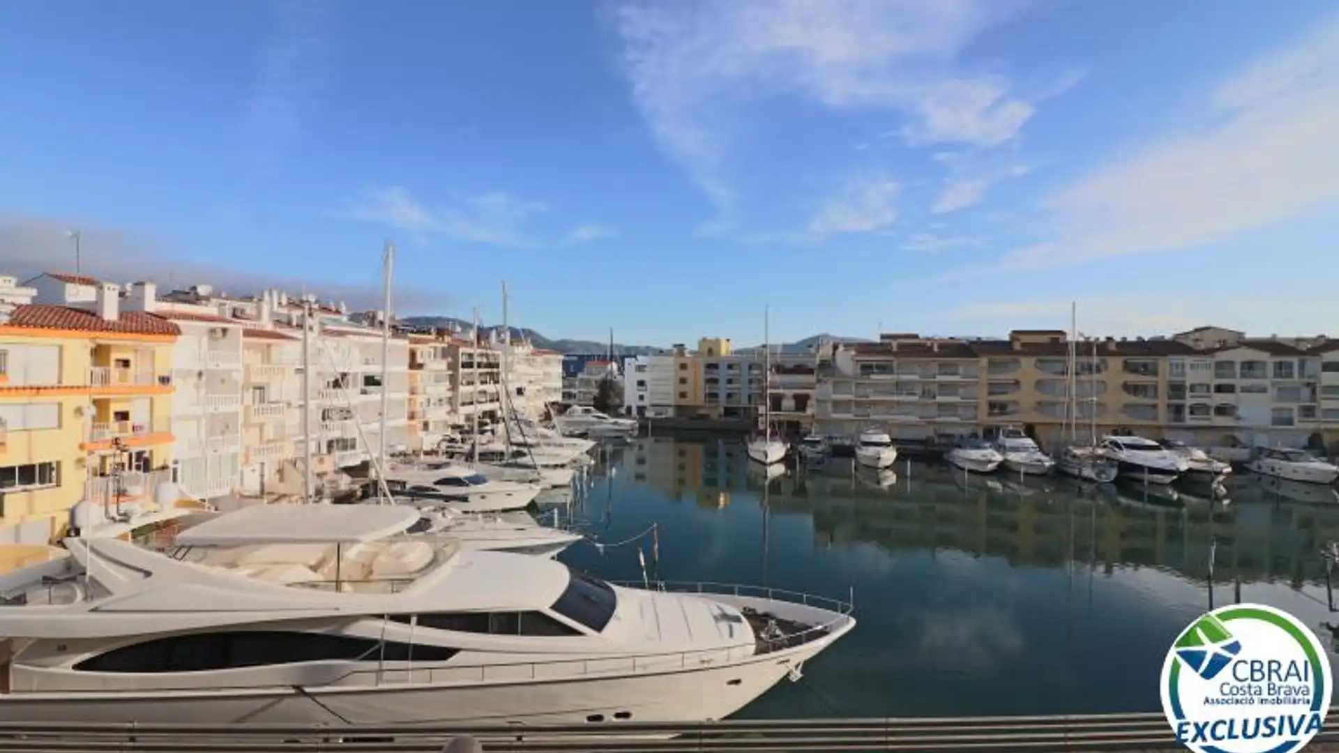 Vista exterior de Piso en venta en Empuriabrava con Calefacción y Amueblado