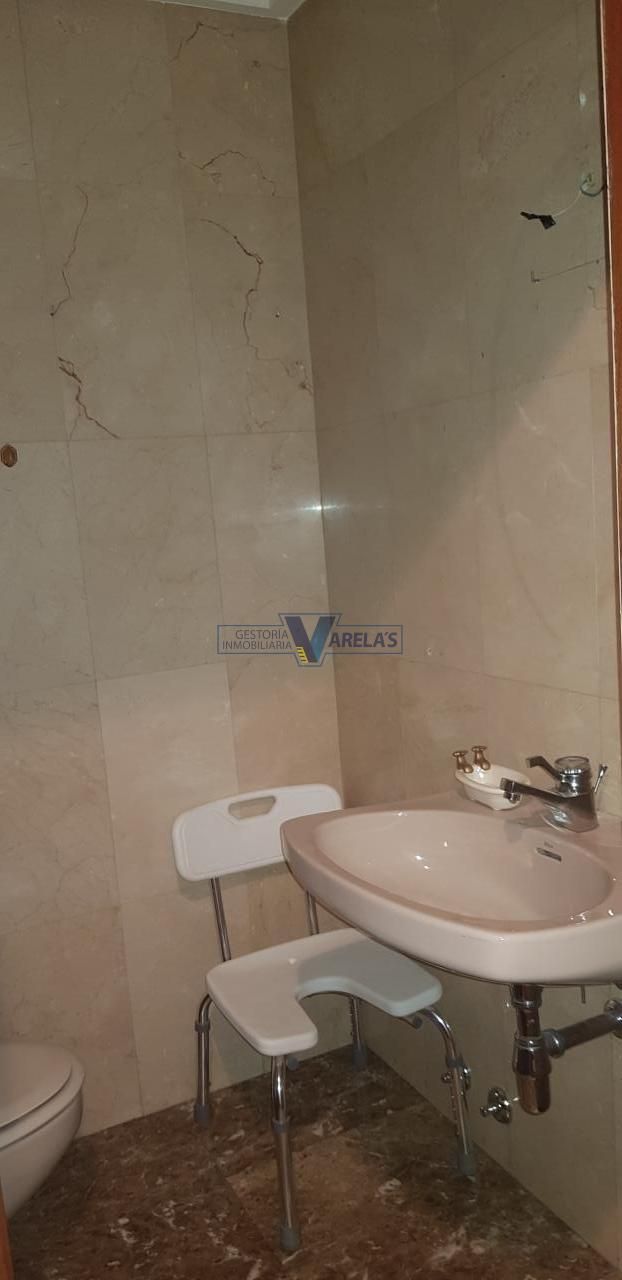 Bathroom of Flat for sale in Ourense Capital   with Heating, Terrace and Storage room