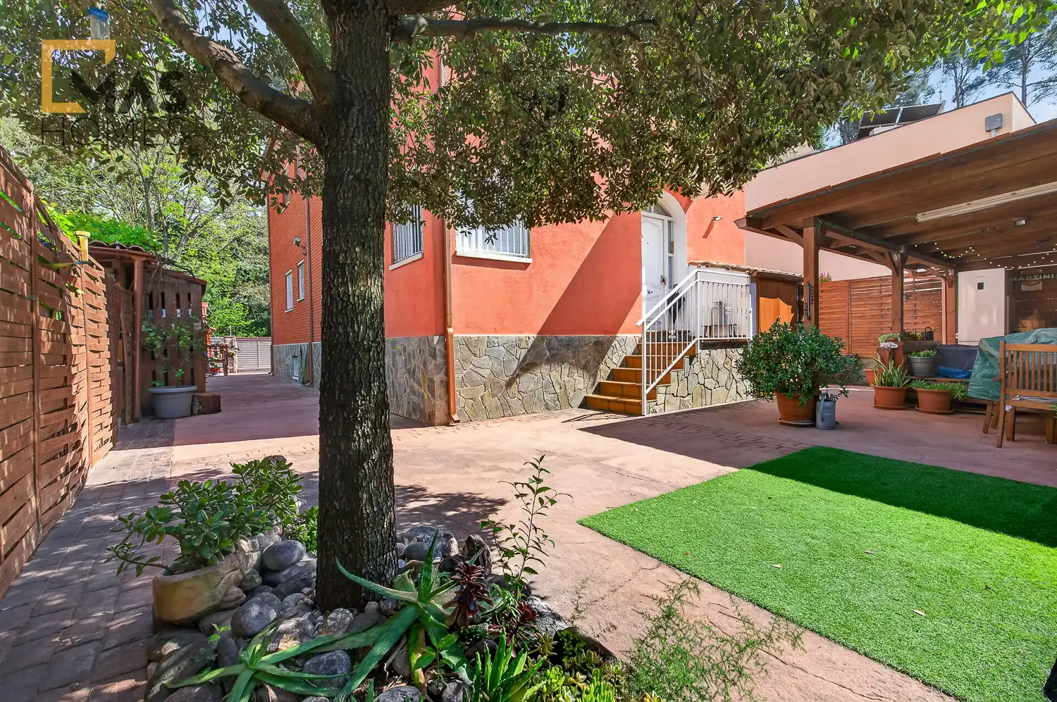 Garden of Houses for sale in Sant Cugat del Vallès  with Air Conditioner, Heating and Storage room