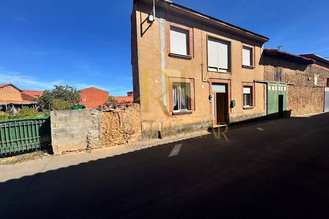 Casa-chalet en Venta en Calle la Vega en Turcia