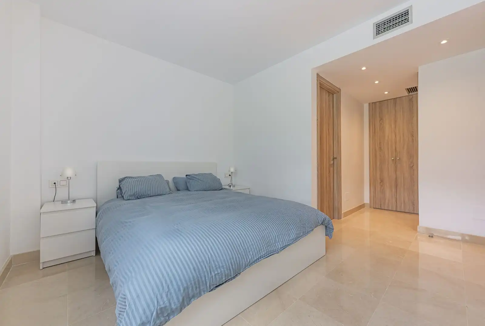 Habitación de Dúplex en venta en Benahavís con Aire acondicionado, Terraza y Trastero