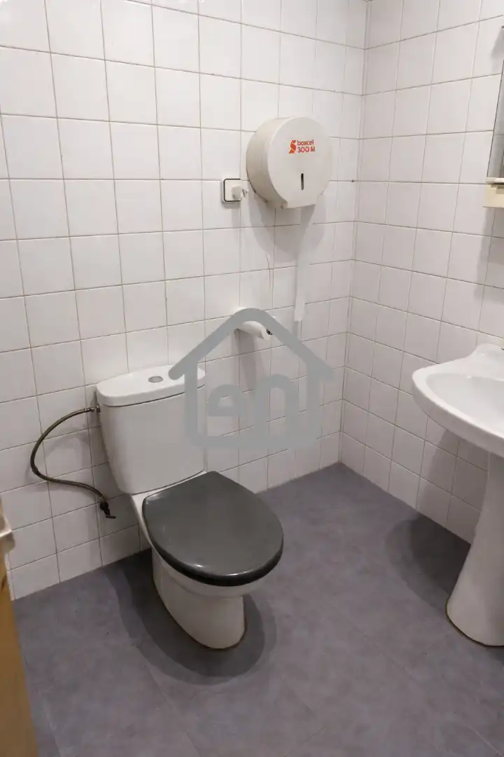 Badezimmer von Fabrikhallen zum Verkauf in Requena mit Alarm