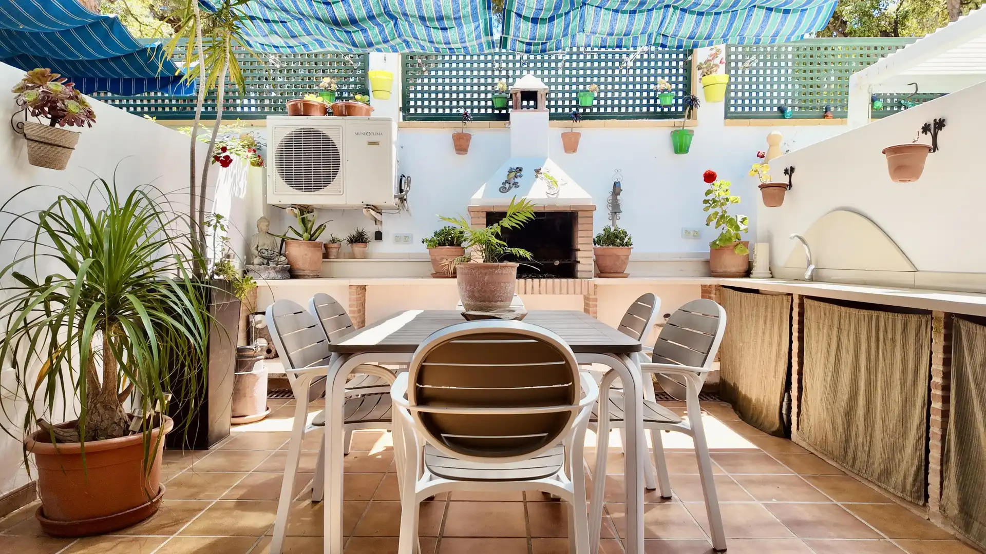 Terraza de Casa adosada en venta en Marbella con Jardín privado, Alarma y Piscina comunitaria