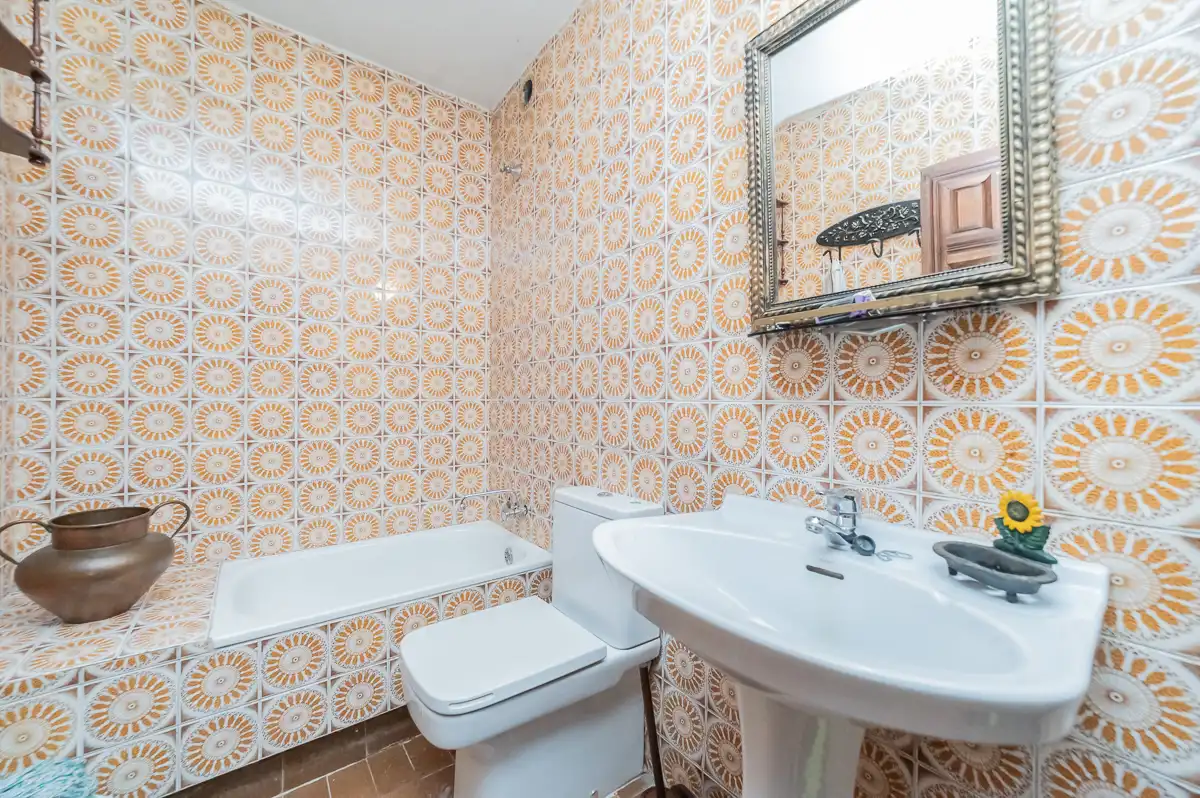 Baño de Casa adosada en venta en Pozuelo de Alarcón con Aire acondicionado, Calefacción y Terraza