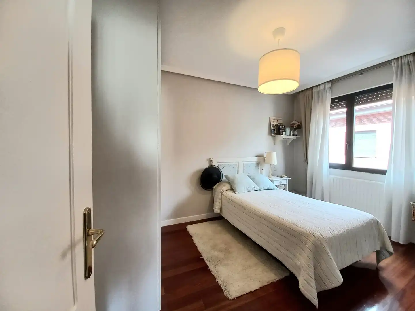 Dormitori de Casa adosada en venda en Burgos amb Jardí privat
