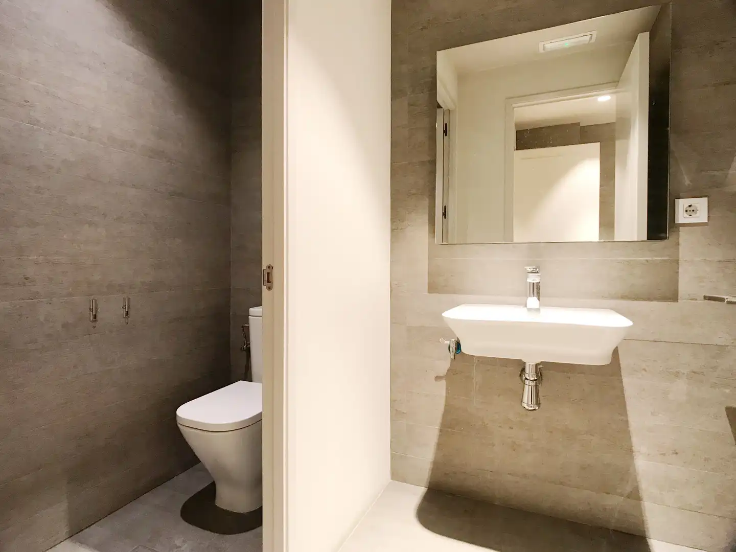 Baño de Local de alquiler en Valencia con Aire acondicionado y Calefacción