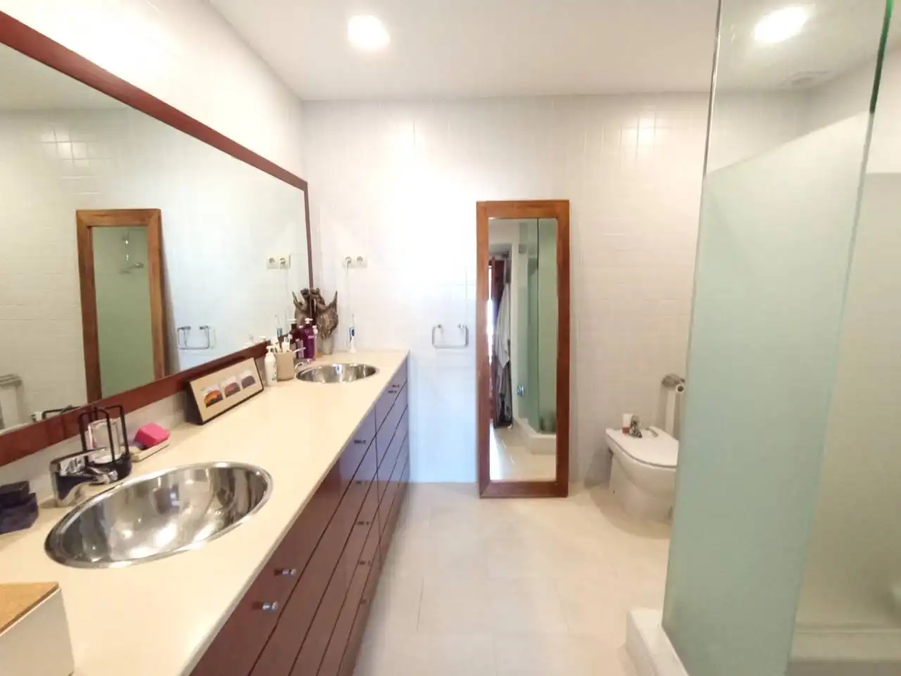 Badezimmer von Wohnung zur Miete in Sant Cugat del Vallès mit Klimaanlage, Heizung und Parkett