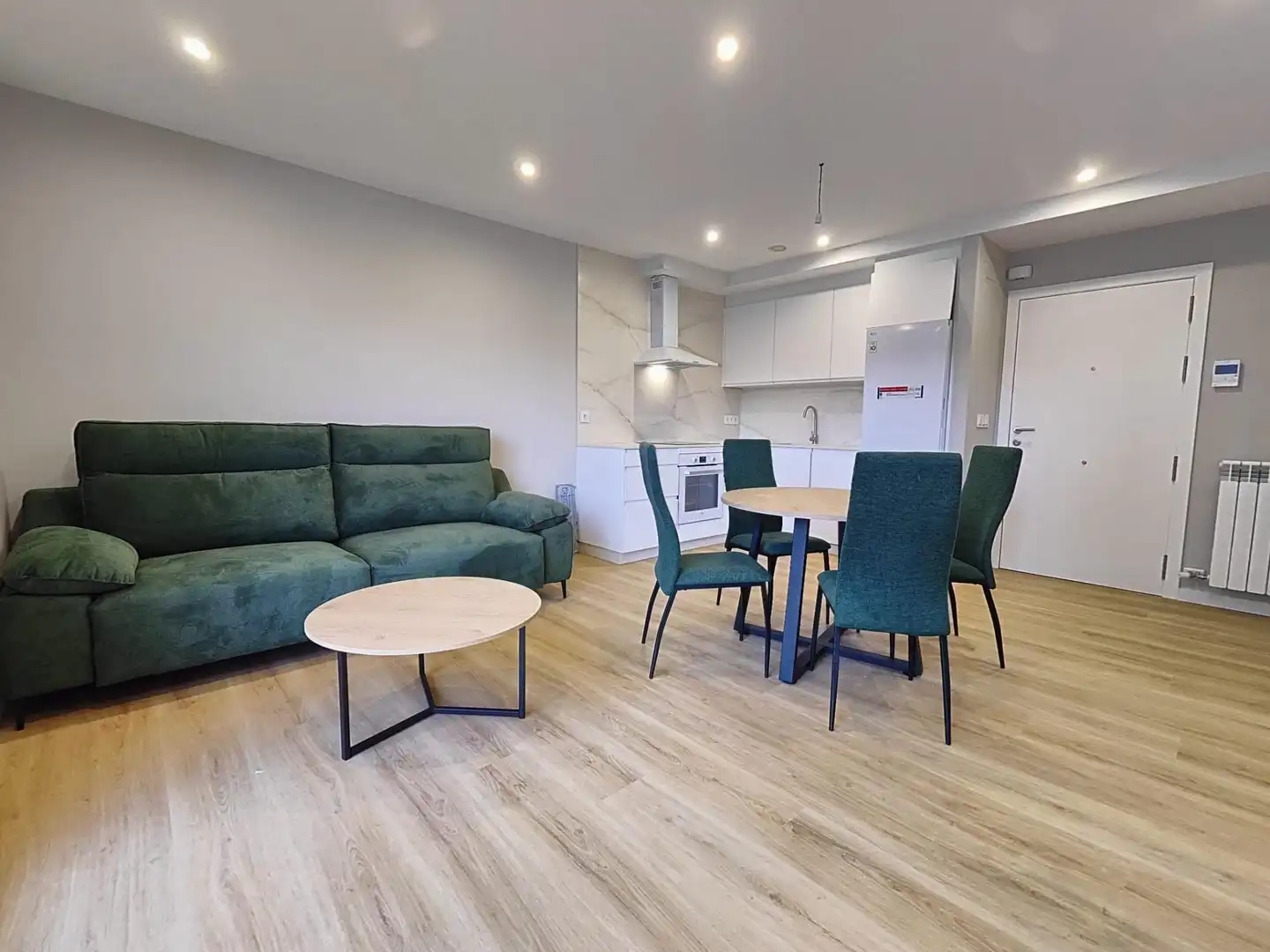 Living room of Flat for rent in Pontevedra Capital   with Heating, Storage room and Furnished