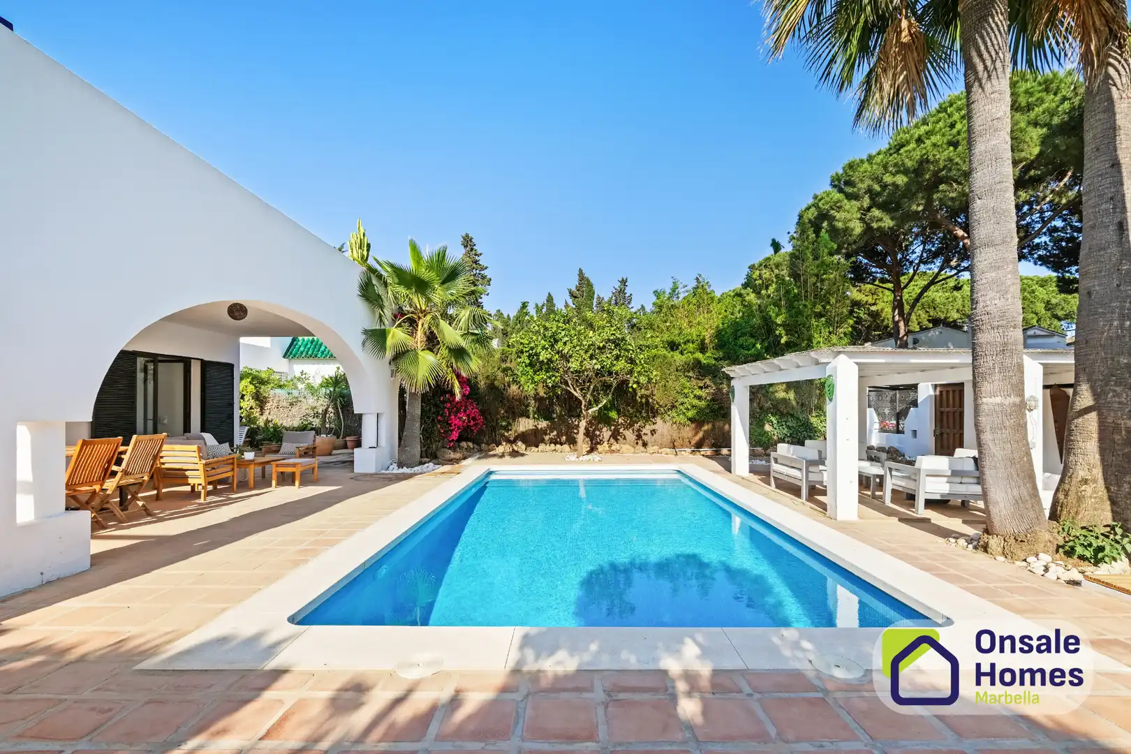 Vista exterior de Casa o chalet en venta en Marbella con Aire acondicionado, Jardín privado y Terraza