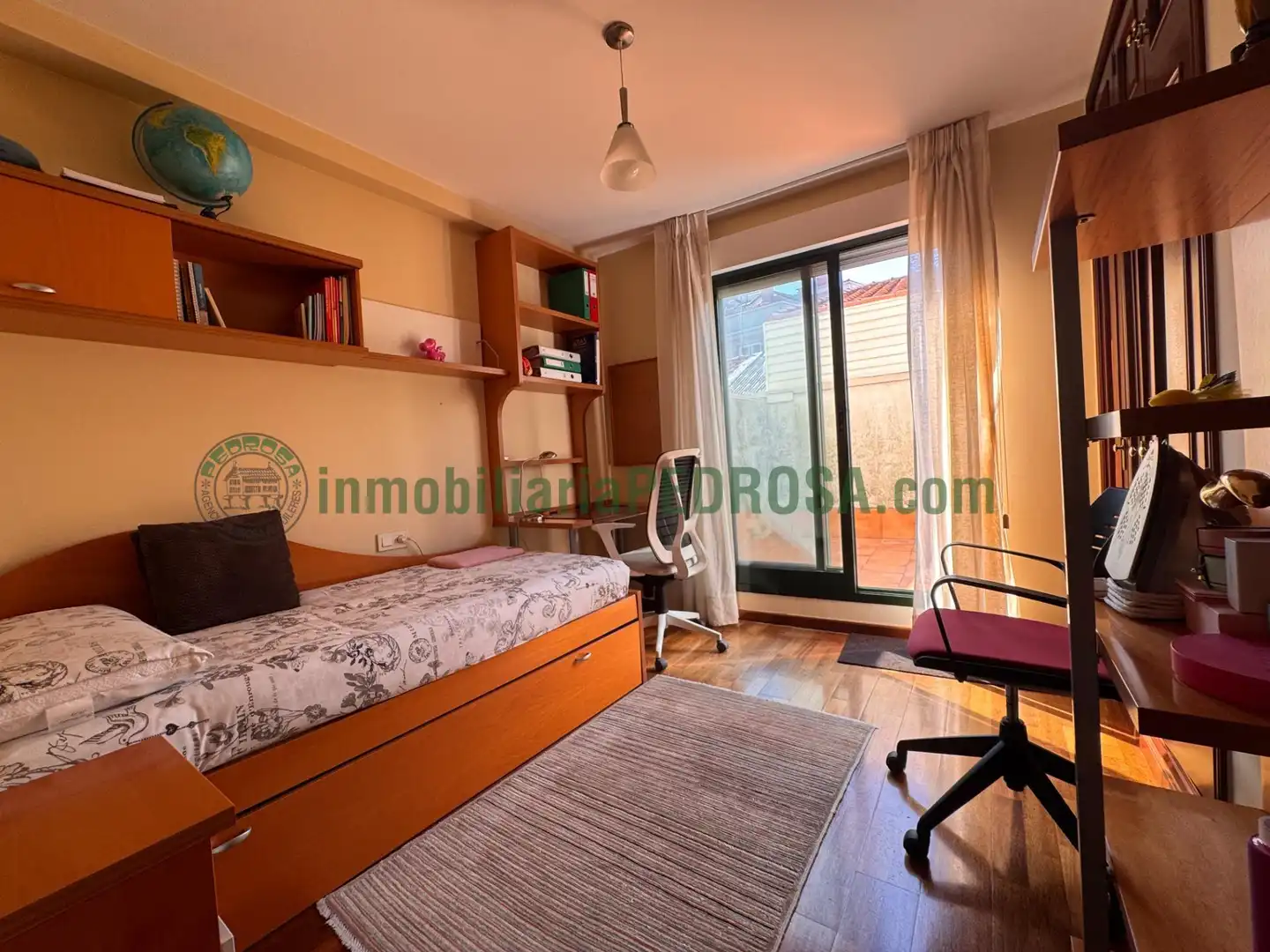 Habitación de Piso en venta en Pontevedra Capital  con Calefacción, Terraza y Trastero