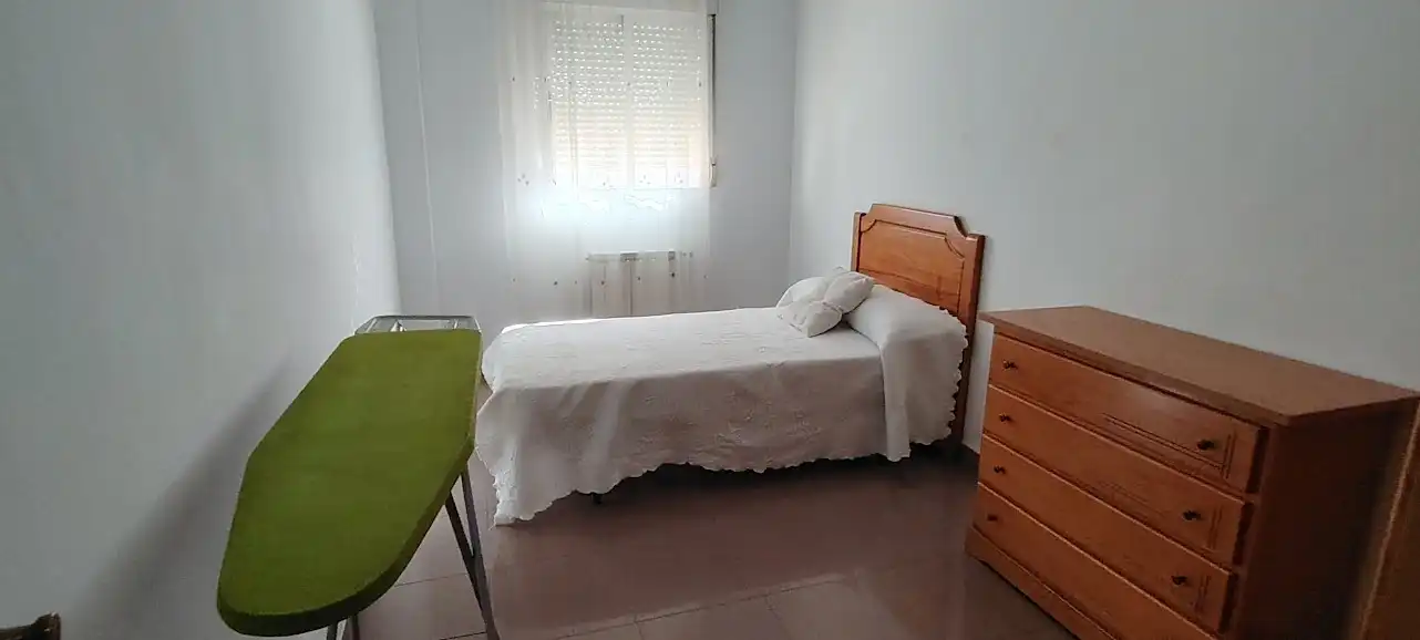 Habitación de Piso de alquiler en Linares con Aire acondicionado, Calefacción y Amueblado