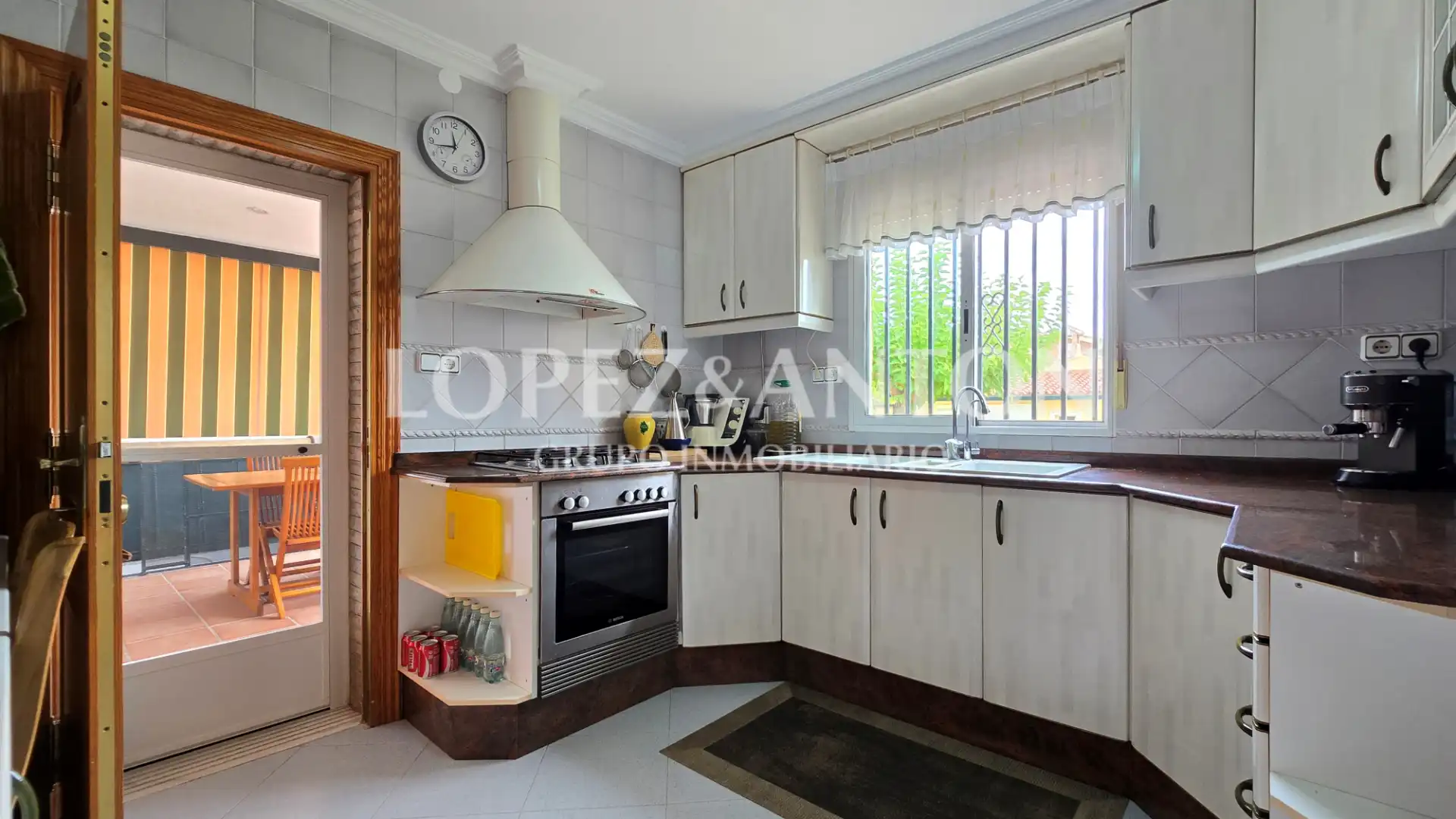Kitchen of Houses for sale in L'Eliana  with Air Conditioner, Private garden and Terrace