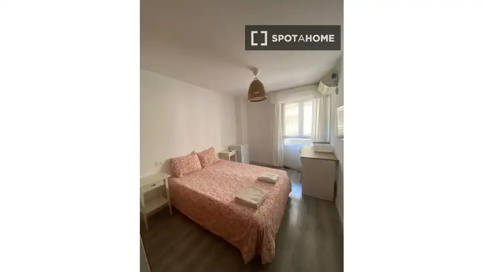 Bedroom of Flat for share in  Palma de Mallorca  with Air Conditioner, Terrace and Furnished