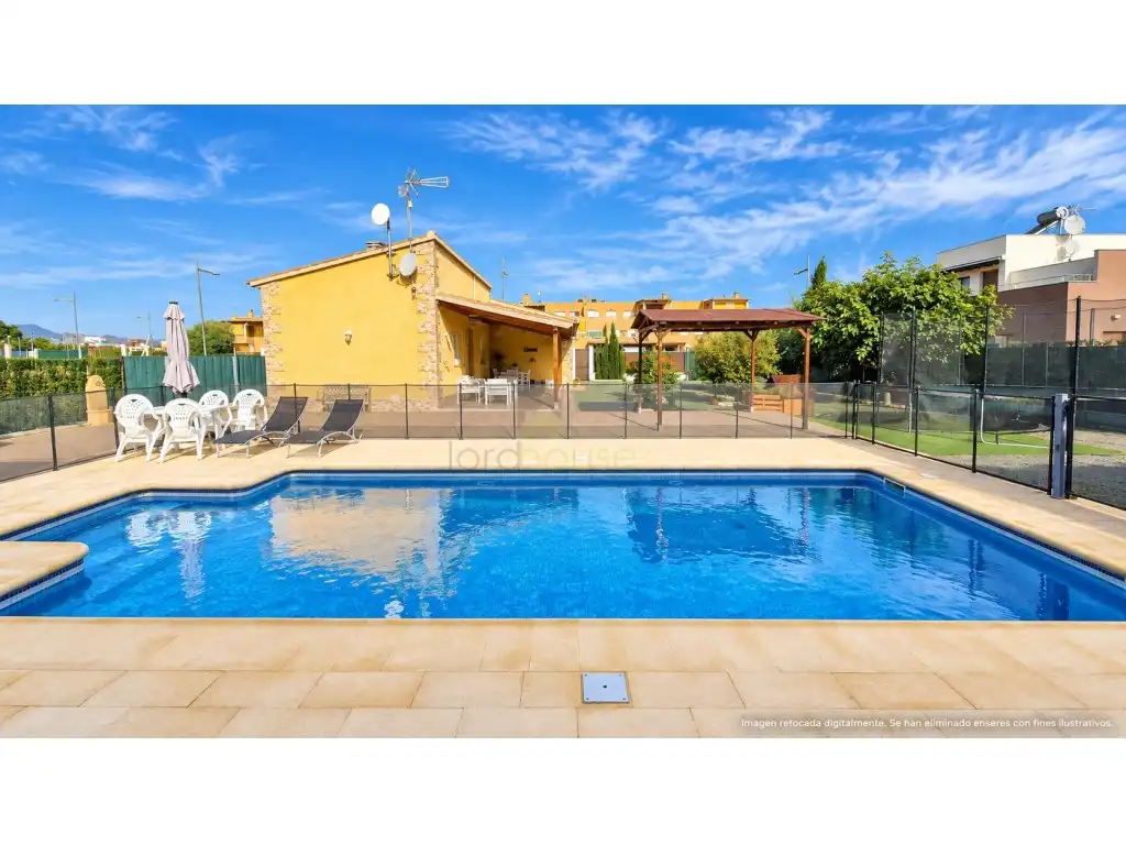 Casa en venta en Calle Londres, imagen 2