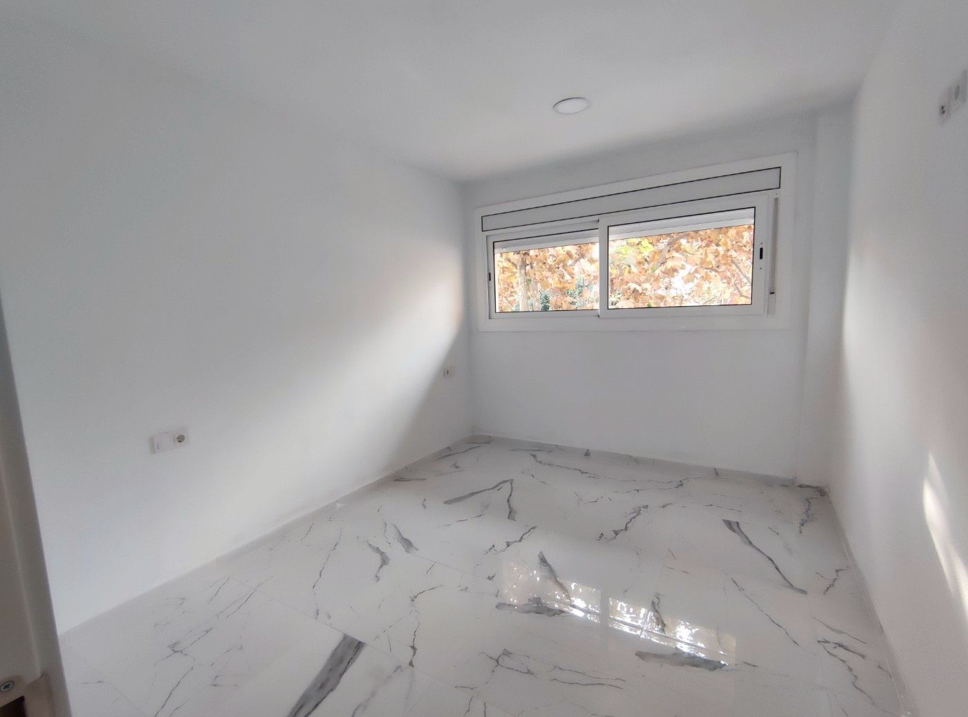 Dormitori de Local en venda en Badalona amb Aire condicionat, Calefacció i Moblat