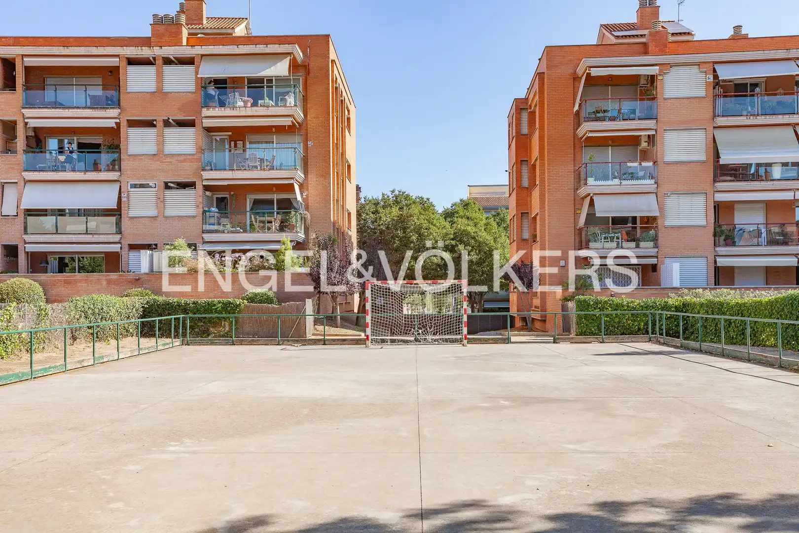 Vista exterior de Pis de lloguer en Sant Cugat del Vallès amb Calefacció, Jardí privat i Parquet