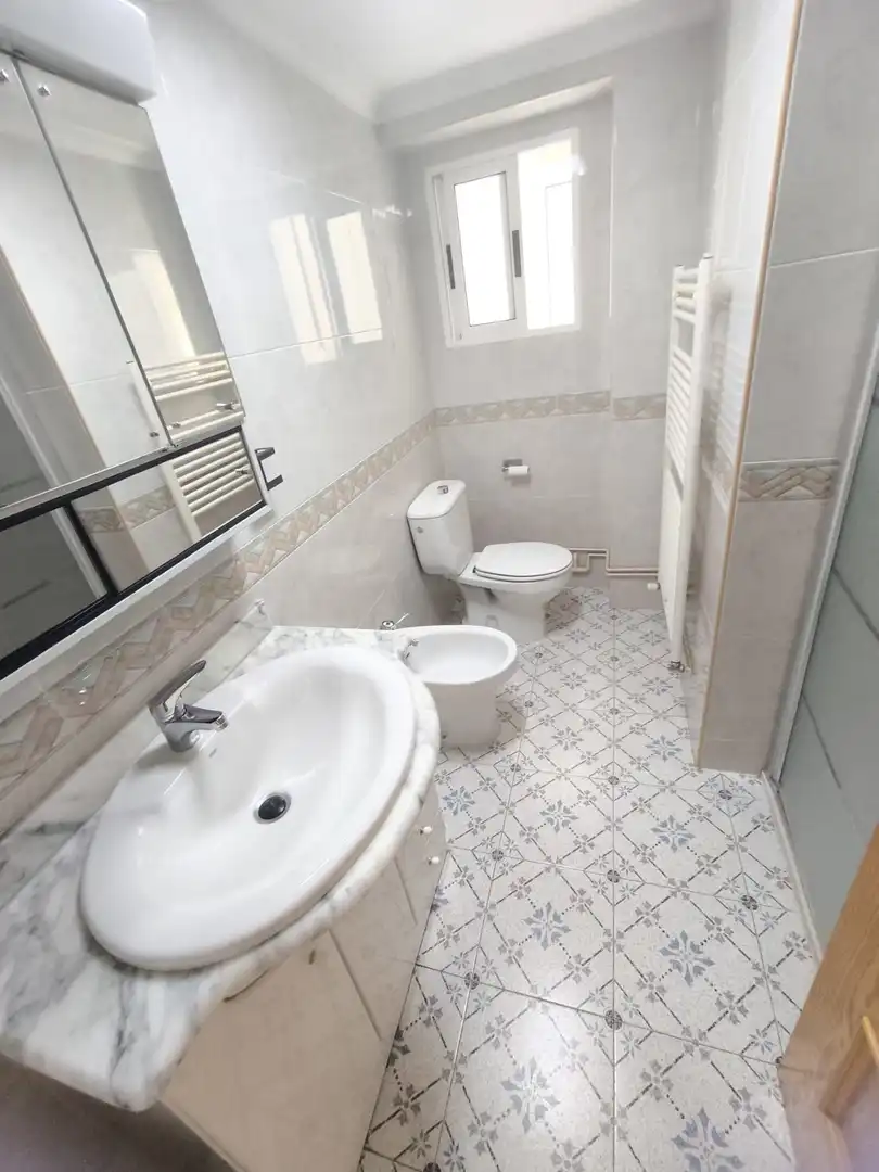 Baño de Piso en venta en Alcoy / Alcoi con Calefacción, Trastero y Amueblado