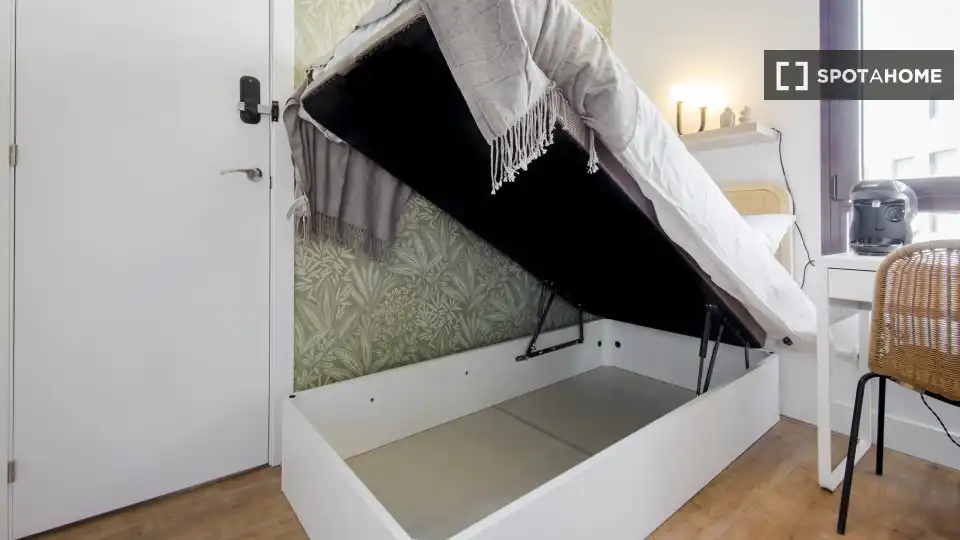 Habitación de Piso de alquiler en Madrid con Aire acondicionado, Calefacción y Amueblado