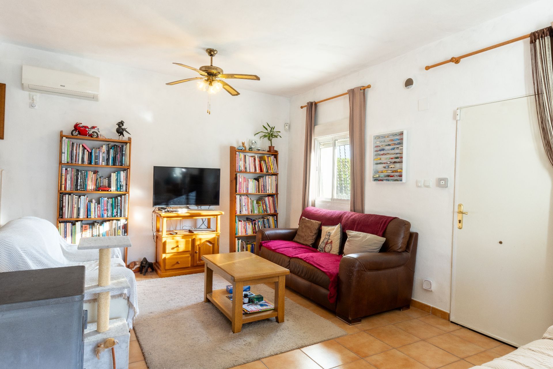 Sala d'estar de Casa o xalet en venda en Palma de Gandia amb Aire condicionat, Jardí privat i Terrassa