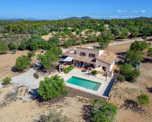 Vista exterior de Finca rústica en venda en Felanitx amb Aire condicionat, Terrassa i Piscina