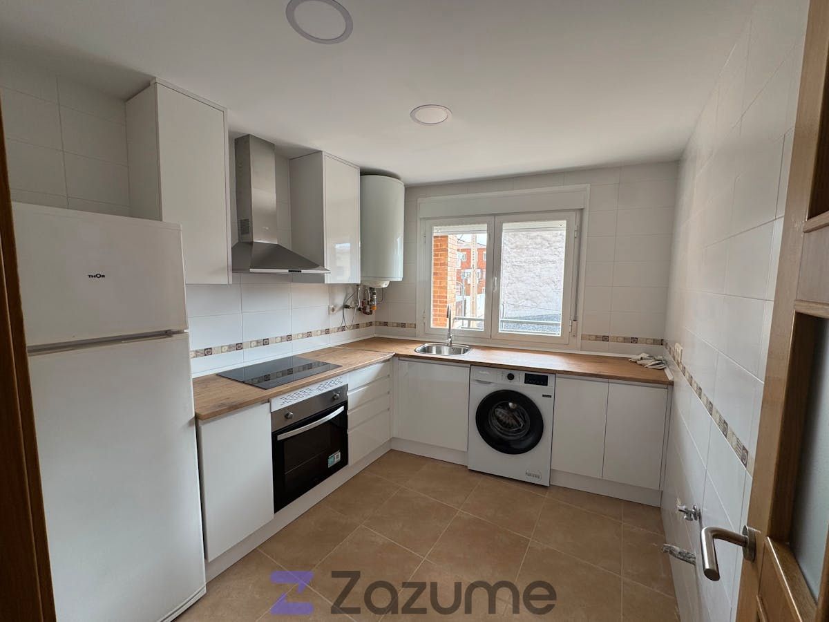 Cocina de Piso de alquiler en Fuensalida con Horno, Lavadora y Microondas