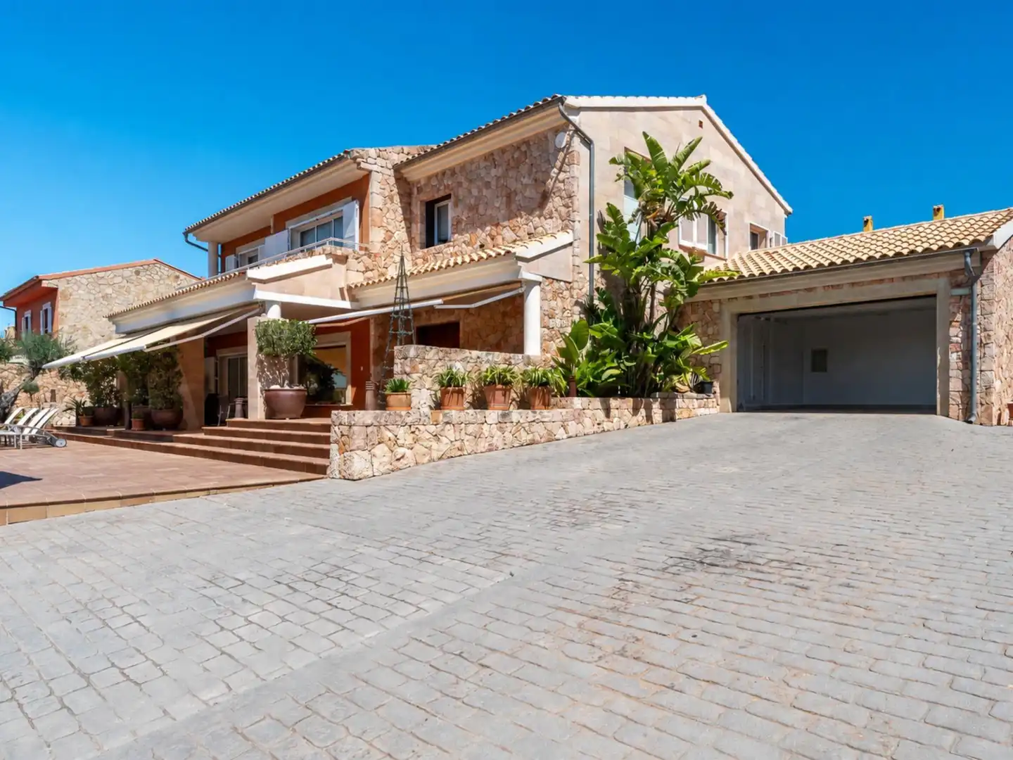 Vista exterior de Casa o xalet en venda en Marratxí amb Aire condicionat, Calefacció i Jardí privat