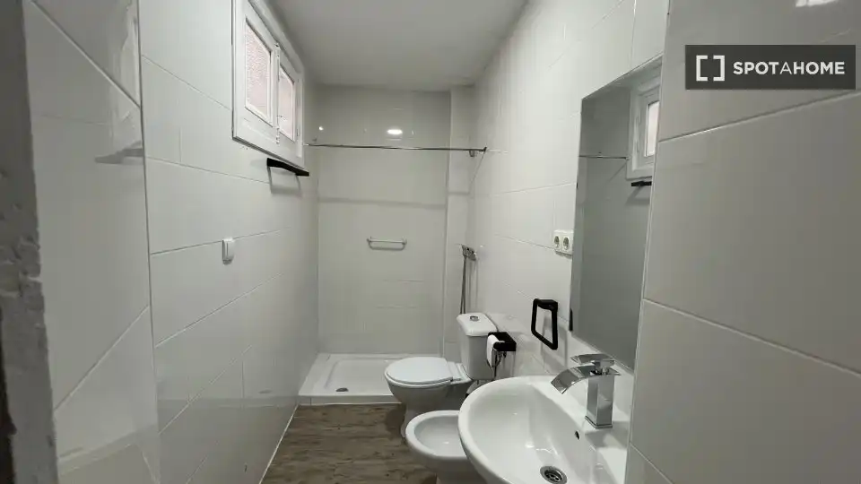 Badezimmer von Wohnung zur Miete in Serra mit Klimaanlage, Heizung und Möbliert