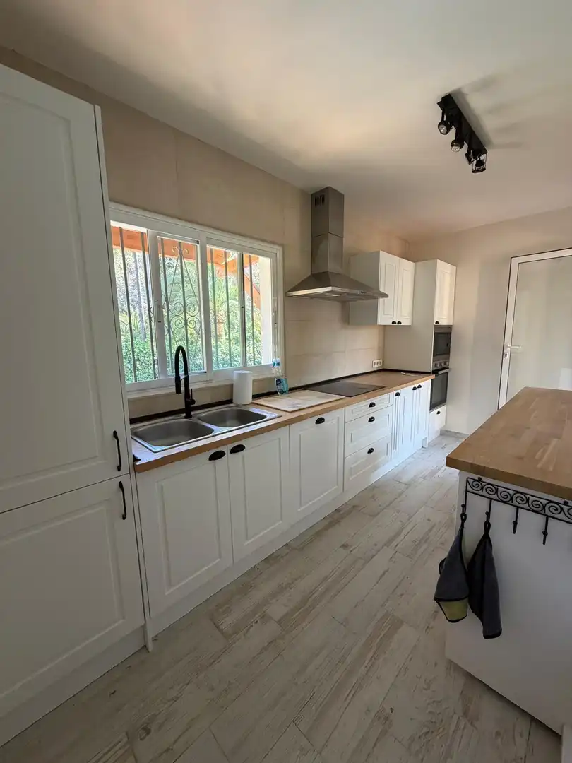 Cocina de Casa o chalet de alquiler en L'Alfàs del Pi con Aire acondicionado, Piscina y Jacuzzi