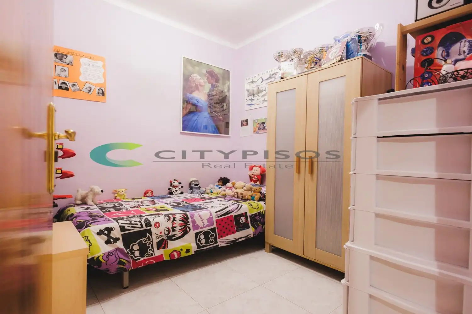 Bedroom of Flat for sale in Barcelona  with Air Conditioner and Oven