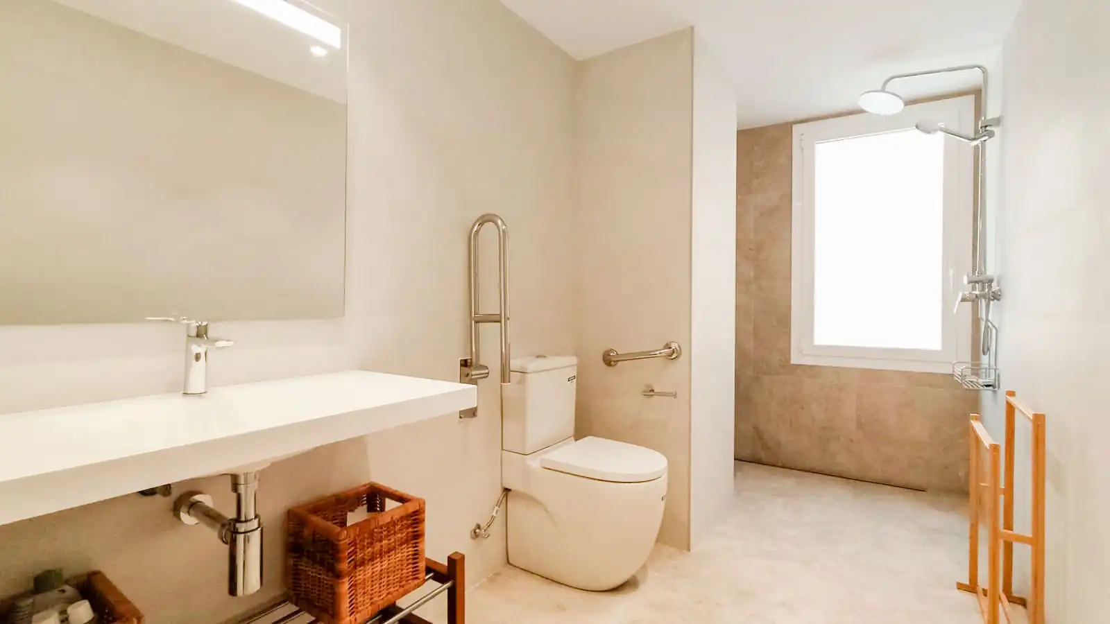 Baño de Piso en venta en Donostia - San Sebastián  con Calefacción, Balcón y Alarma