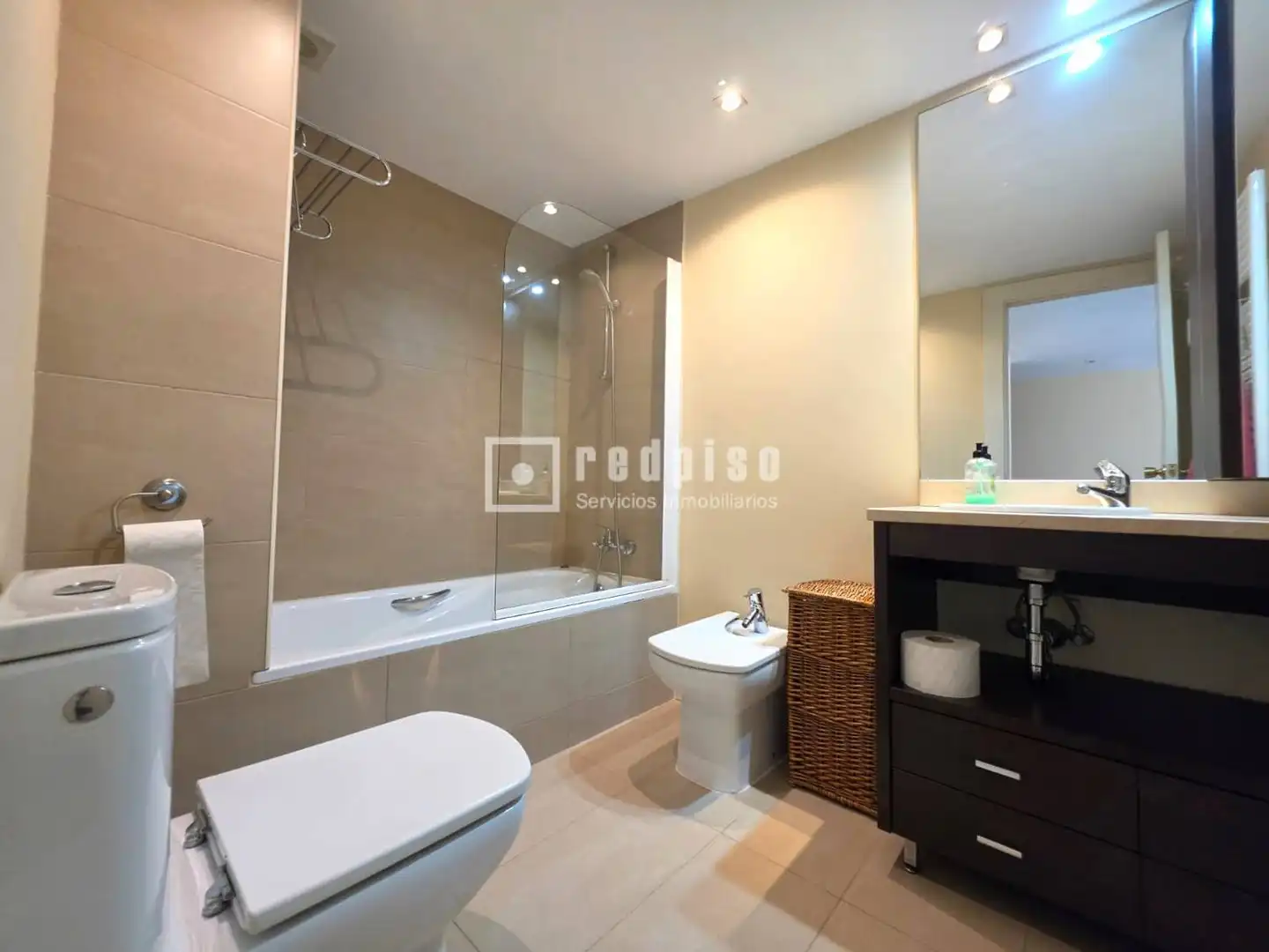 Baño de Piso de alquiler en Madrid con Aire acondicionado, Calefacción y Parquet