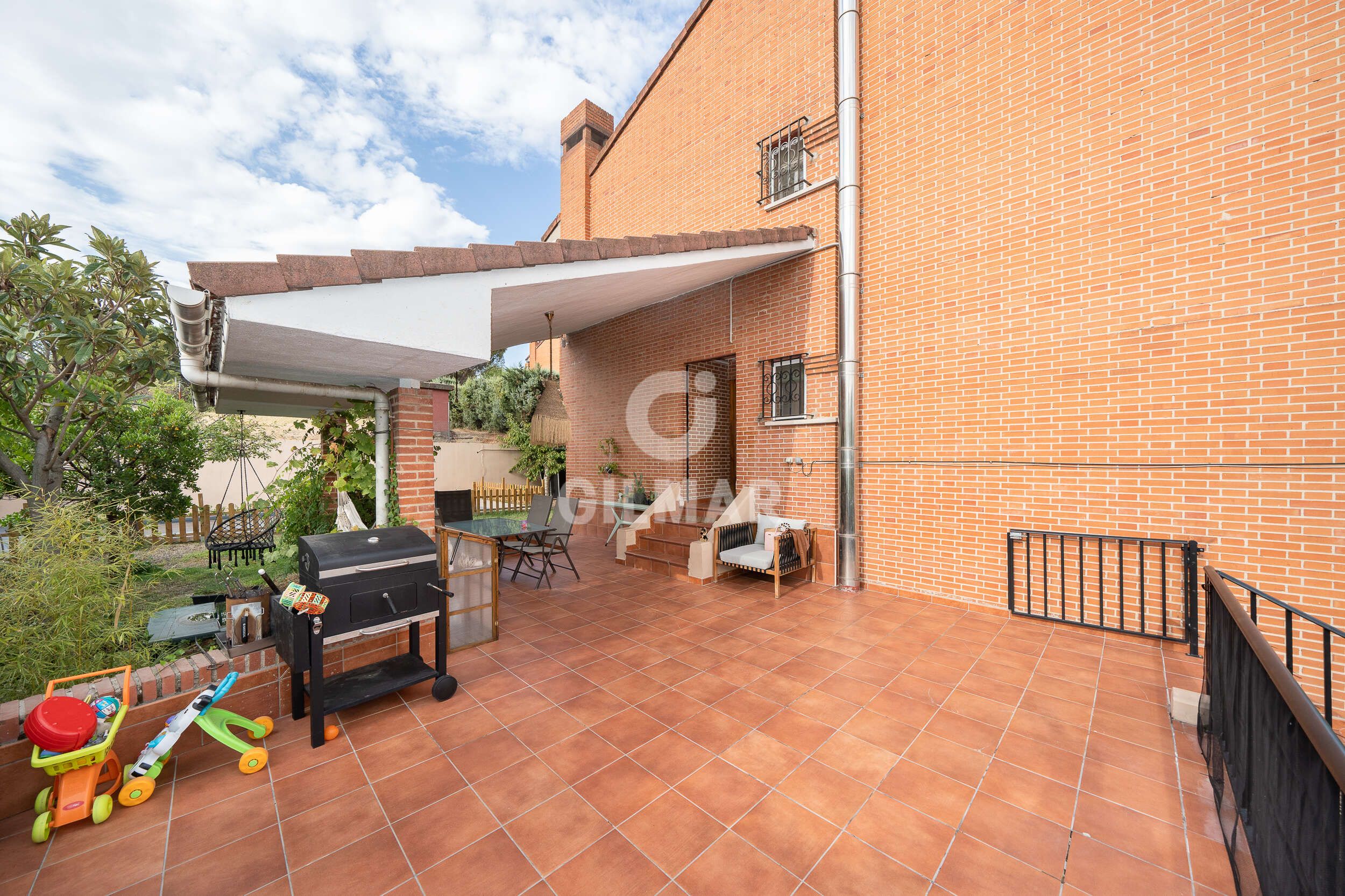 Terrace of Single-family semi-detached for sale in Coslada  with Heating, Private garden and Swimming Pool