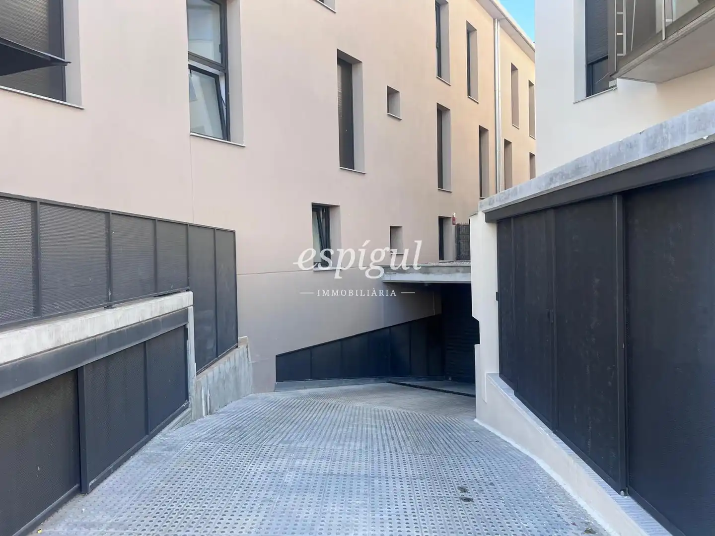 Außenansicht von Garage zum Verkauf in Fornells de la Selva