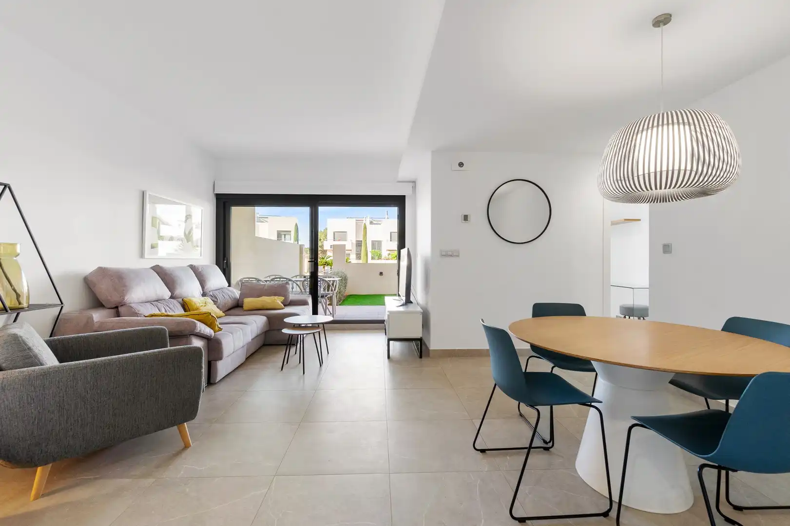 Sala d'estar de Planta baixa en venda en Orihuela amb Aire condicionat, Jardí privat i Terrassa