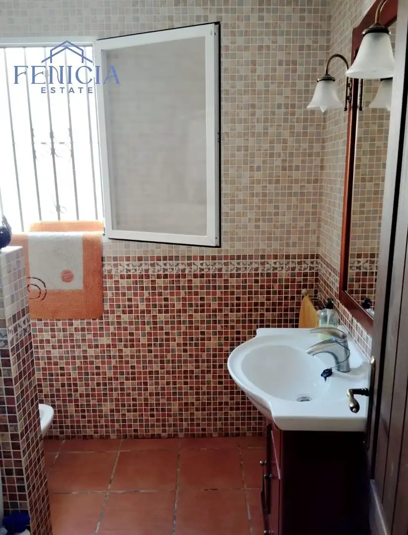 Baño de Finca rústica en venta en Almuñécar con Aire acondicionado, Jardín privado y Terraza