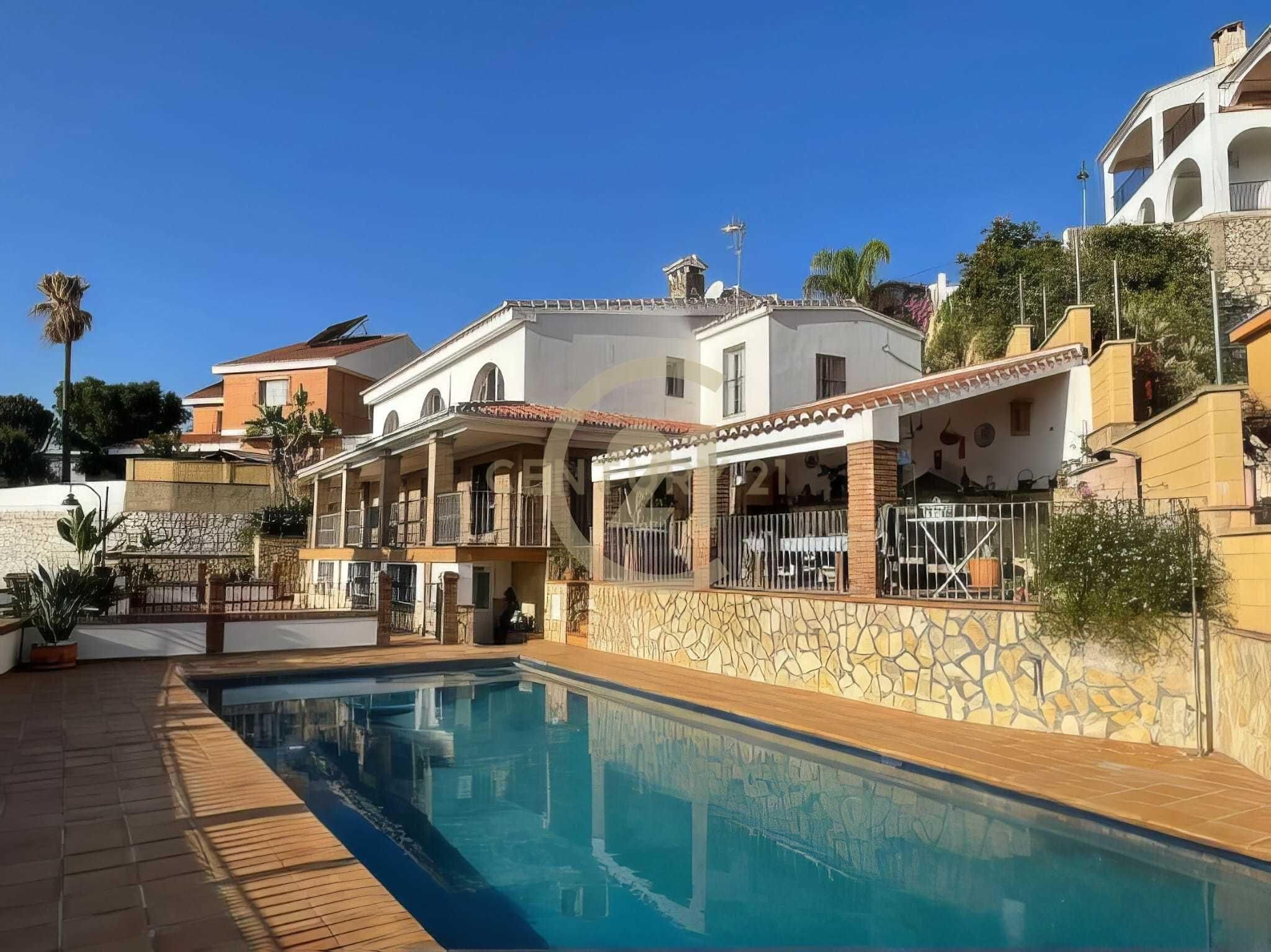 Vista exterior de Casa o xalet en venda en Málaga Capital amb Aire condicionat, Piscina i Balcó
