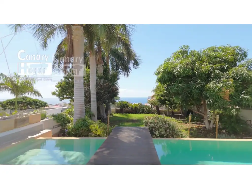 Casa con terraza en venta en Avenida Kurt Konrad Mayer