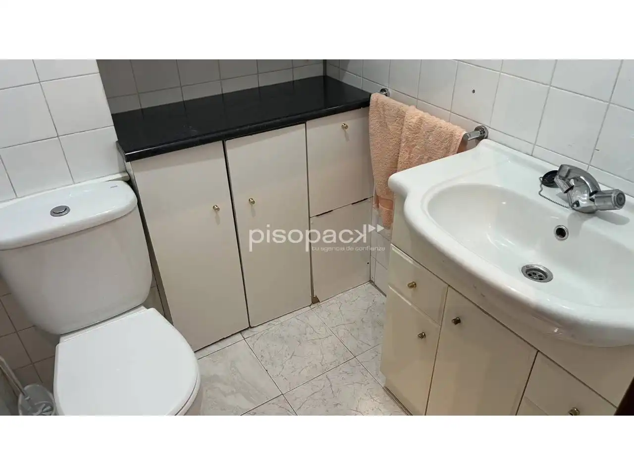 Bathroom of Flat for sale in  Pamplona / Iruña  with Heating, Parquet flooring and Alarm