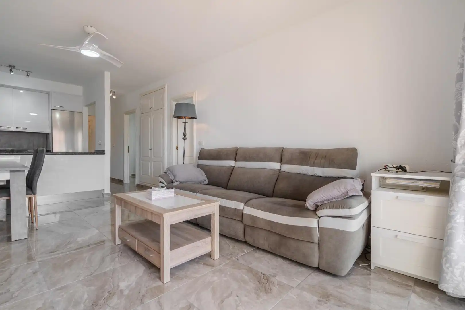 Sala de estar de Apartamento en venta en Adeje con Terraza, Amueblado y Piscina comunitaria