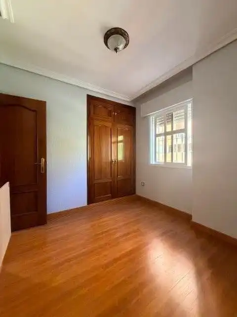 Schlafzimmer von Wohnung zum Verkauf in Badajoz