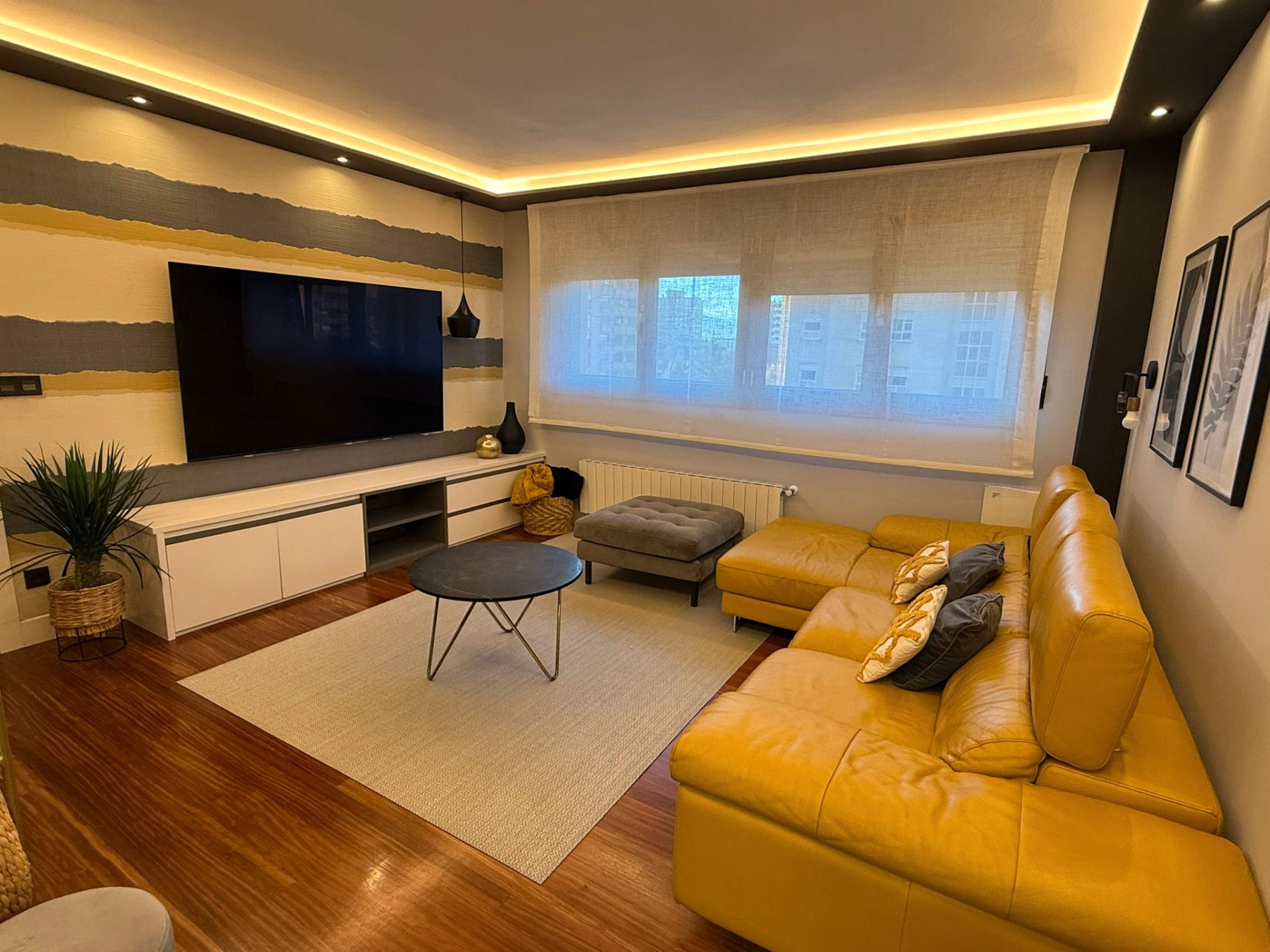 Sala d'estar de Pis en venda en Bilbao  amb Calefacció, Moblat i Forn