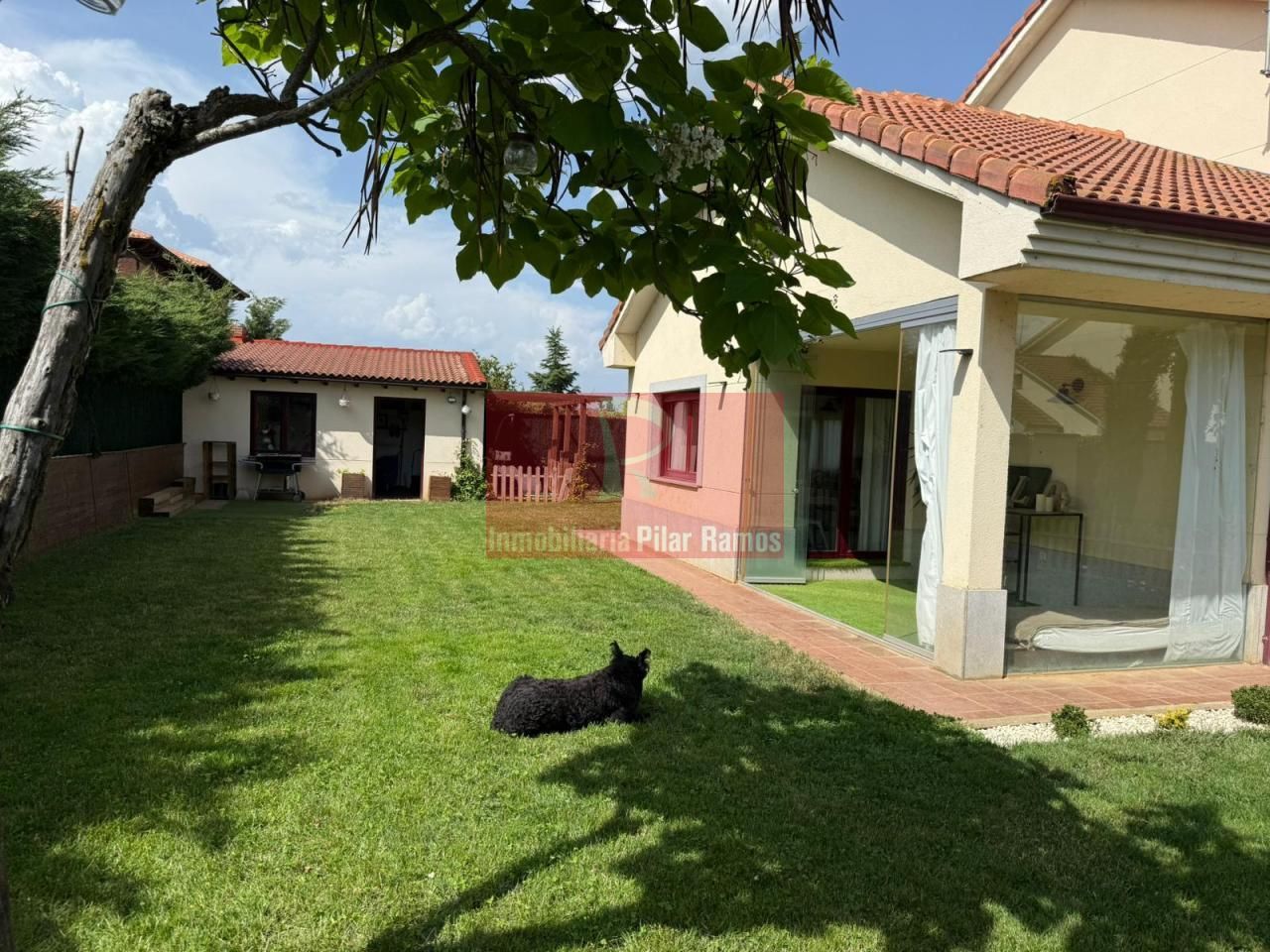 Jardí de Casa o xalet en venda en Villaquilambre amb Calefacció, Jardí privat i Parquet