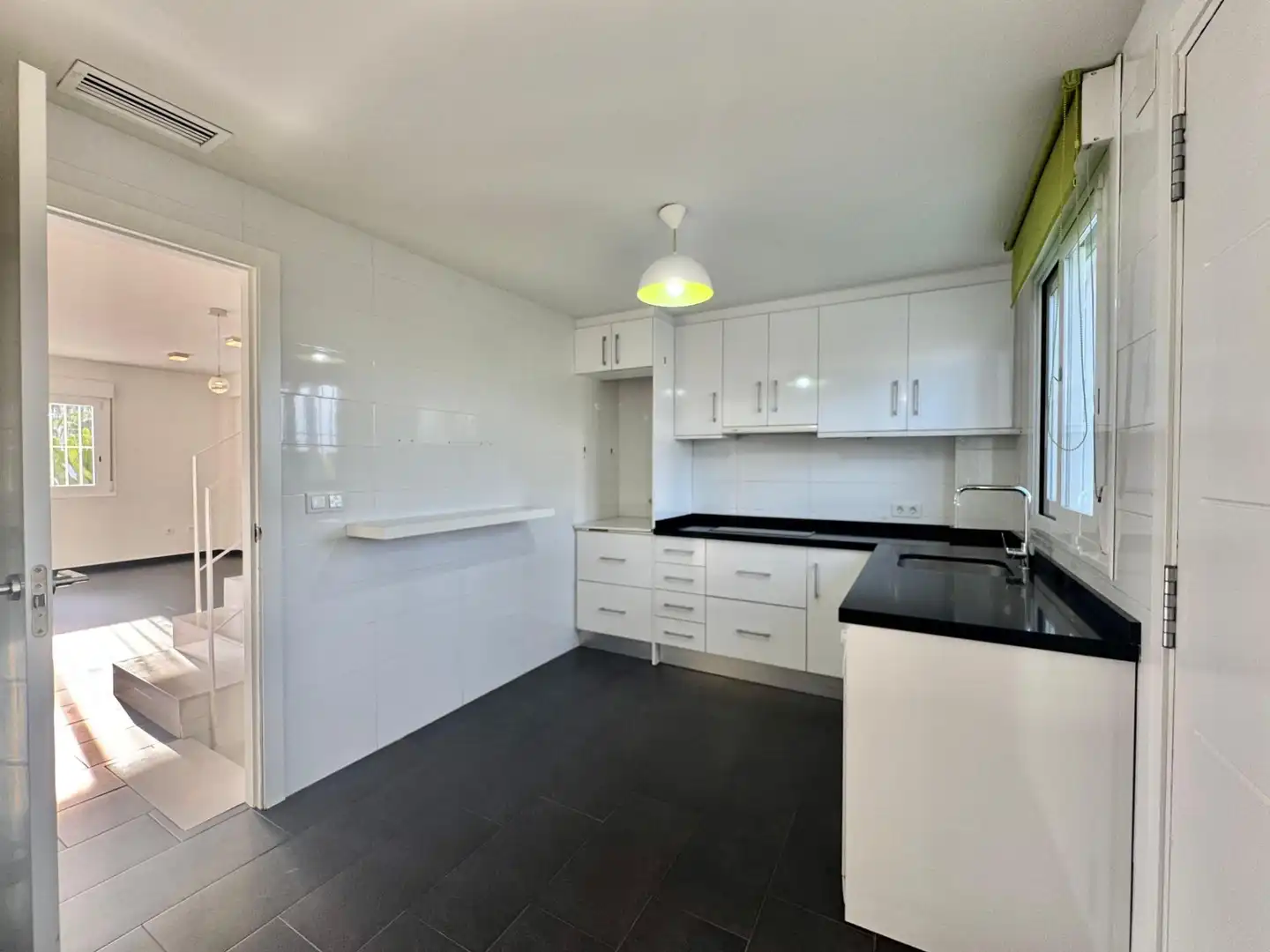 Cocina de Casa adosada en venta en Torrevieja con Jardín privado, Terraza y Balcón