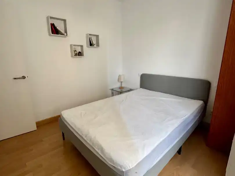 Bedroom of Flat for rent in Haro