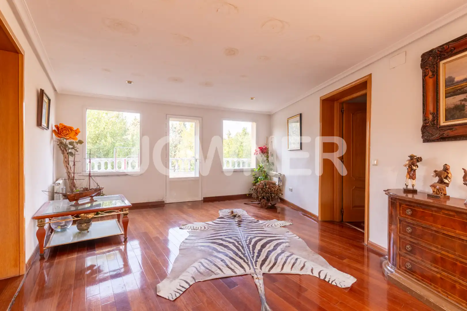 Sala d'estar de Casa o xalet en venda en Las Rozas de Madrid amb Aire condicionat, Calefacció i Jardí privat
