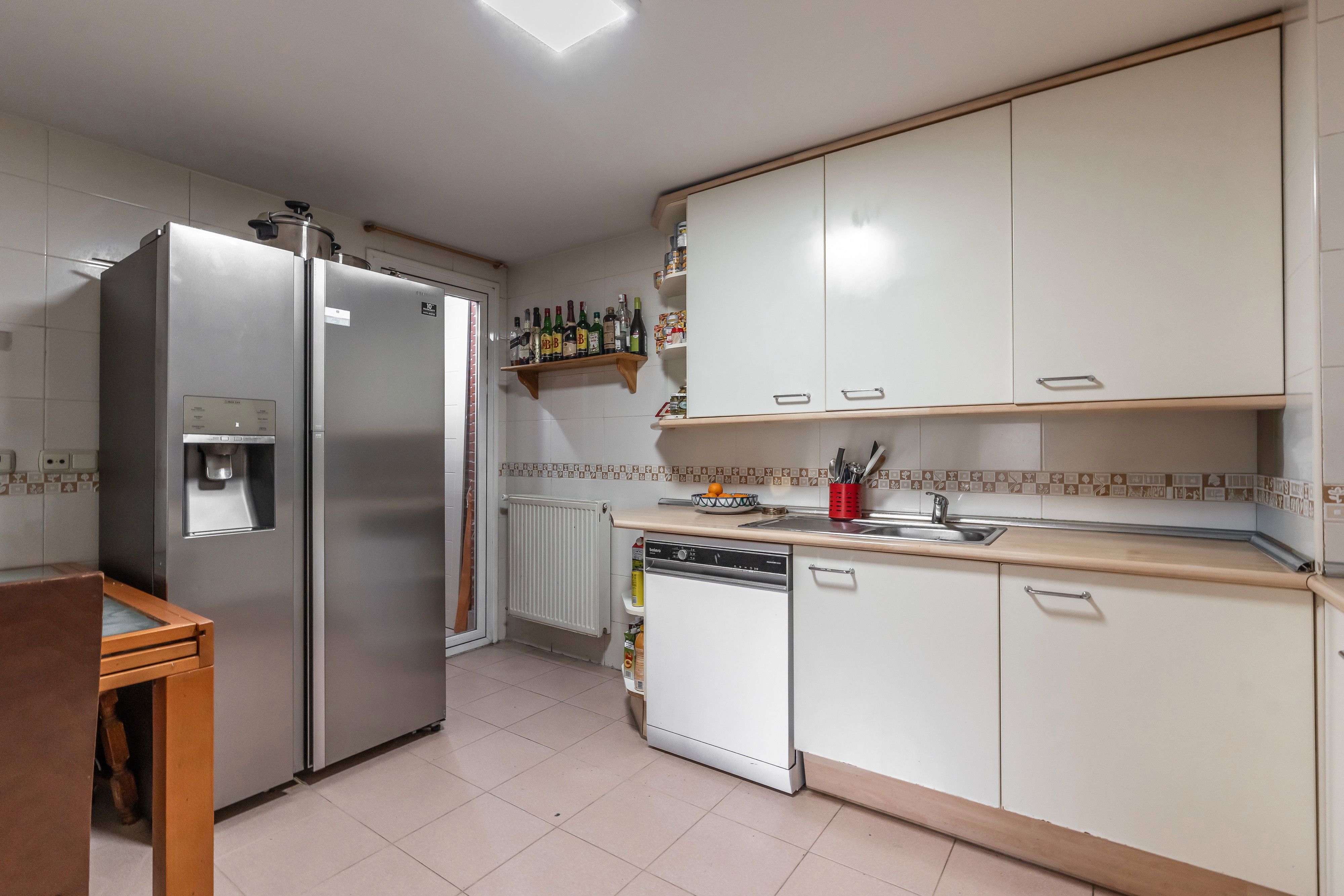 Kitchen of Flat for sale in  Madrid Capital  with Heating, Swimming Pool and Balcony