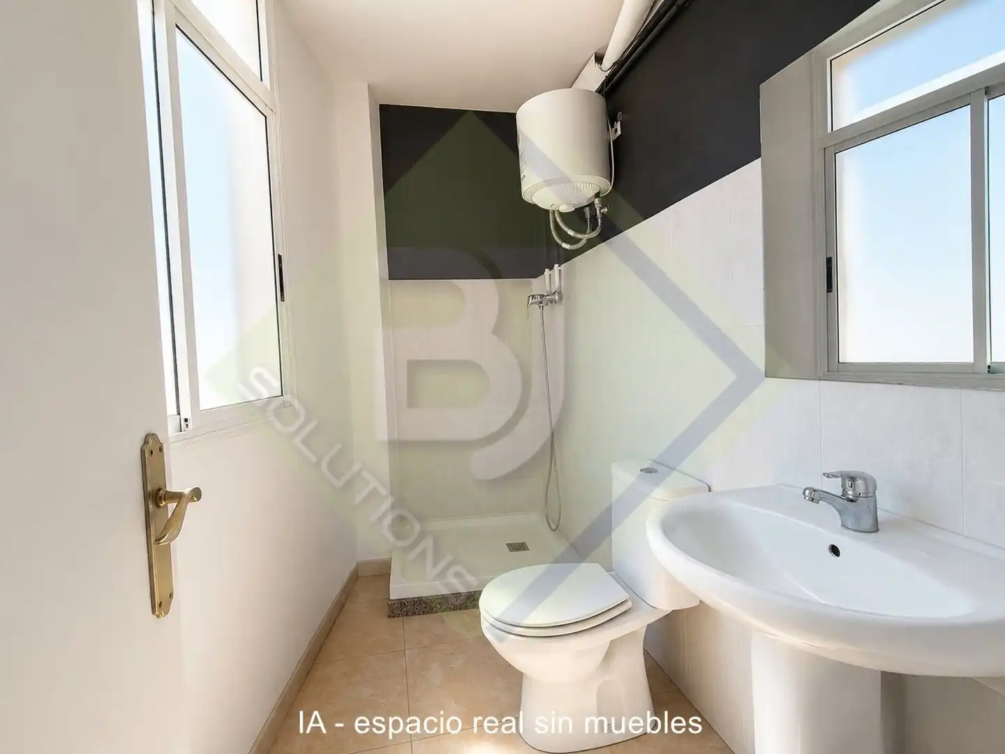 Badezimmer von Fabrikhallen zur Miete in Mataró mit Heizung und Alarm